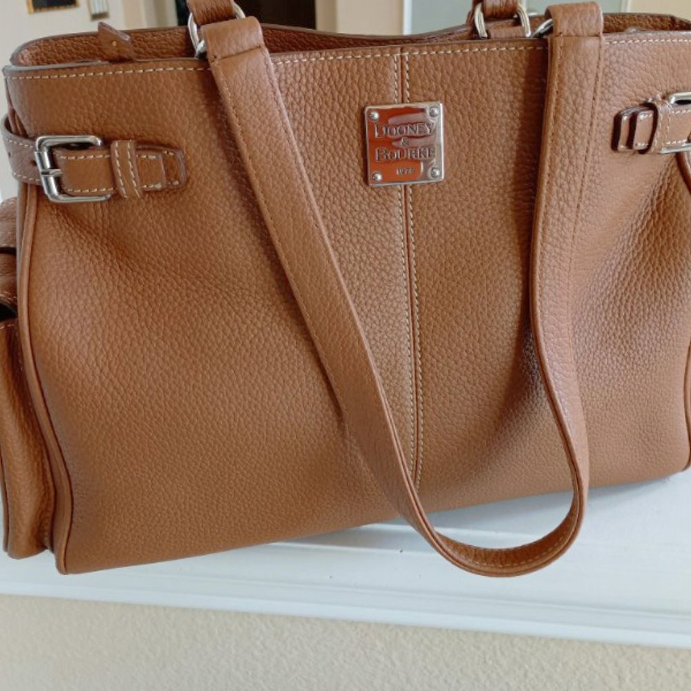 DOONEY & BOURKE PEBBLE GRAIN HANDBAG - EXCELLENT COND